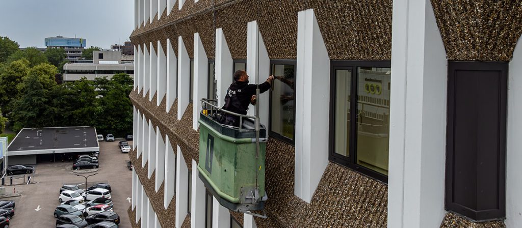 Glazenwasser gevelliftinstallatie