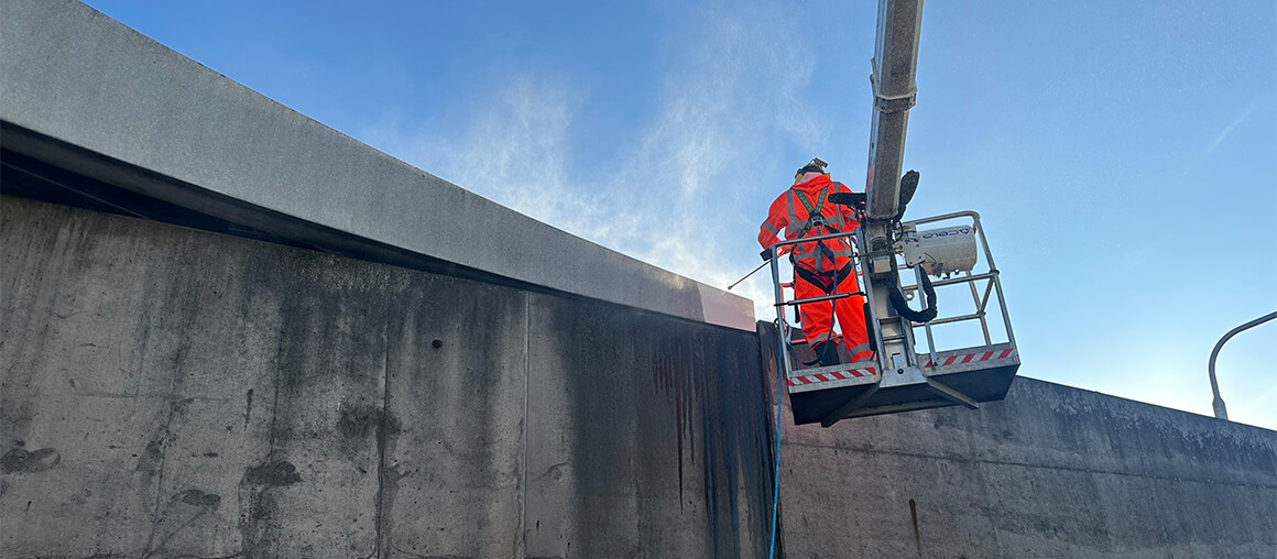 Gevelbeplating reinigen Amsterdam